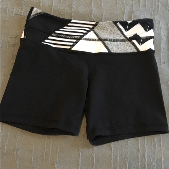 lululemon athletica Pants - Lululemon groove shorts-reversible Sz 4